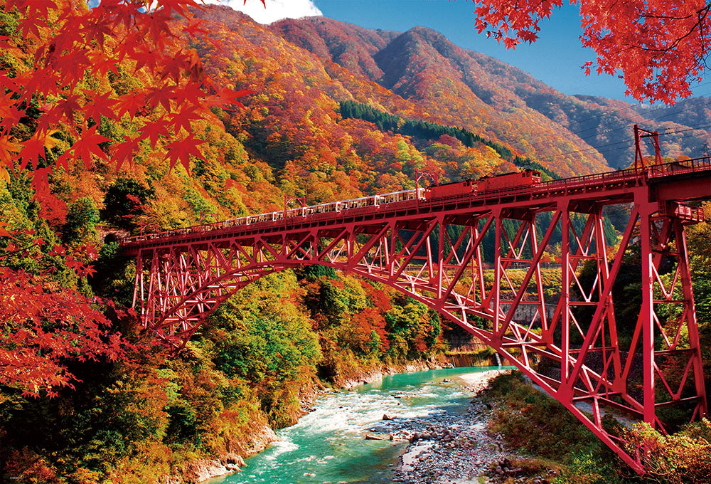 紅葉の黒部峡谷とトロッコ電車
