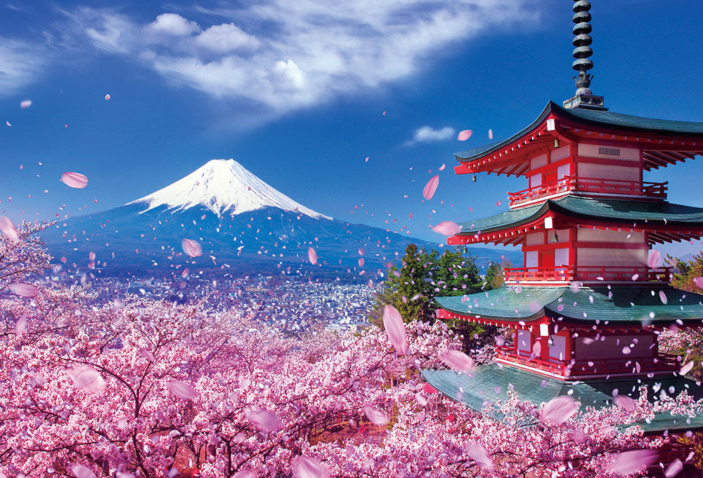 富士と桜舞う浅間神社 – BEVERLY