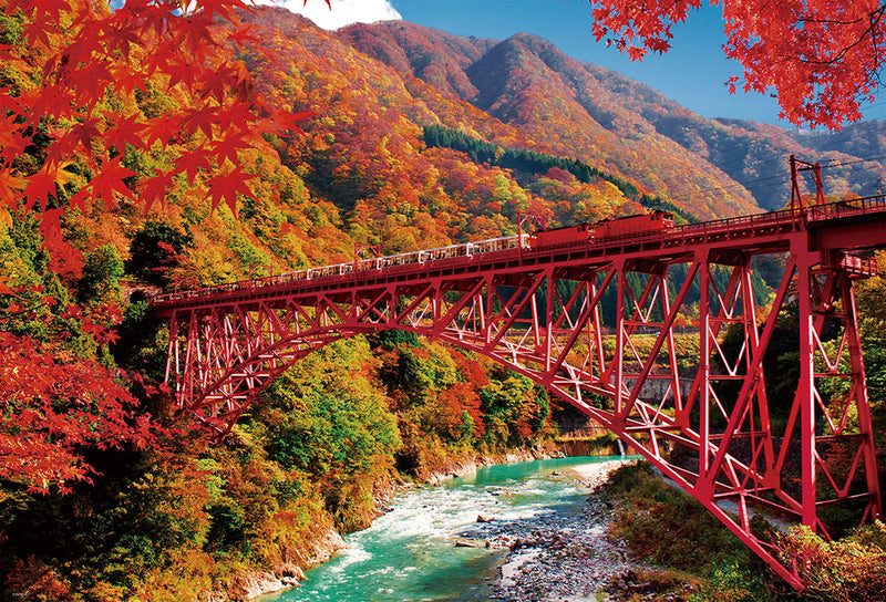 紅葉の黒部峡谷とトロッコ電車