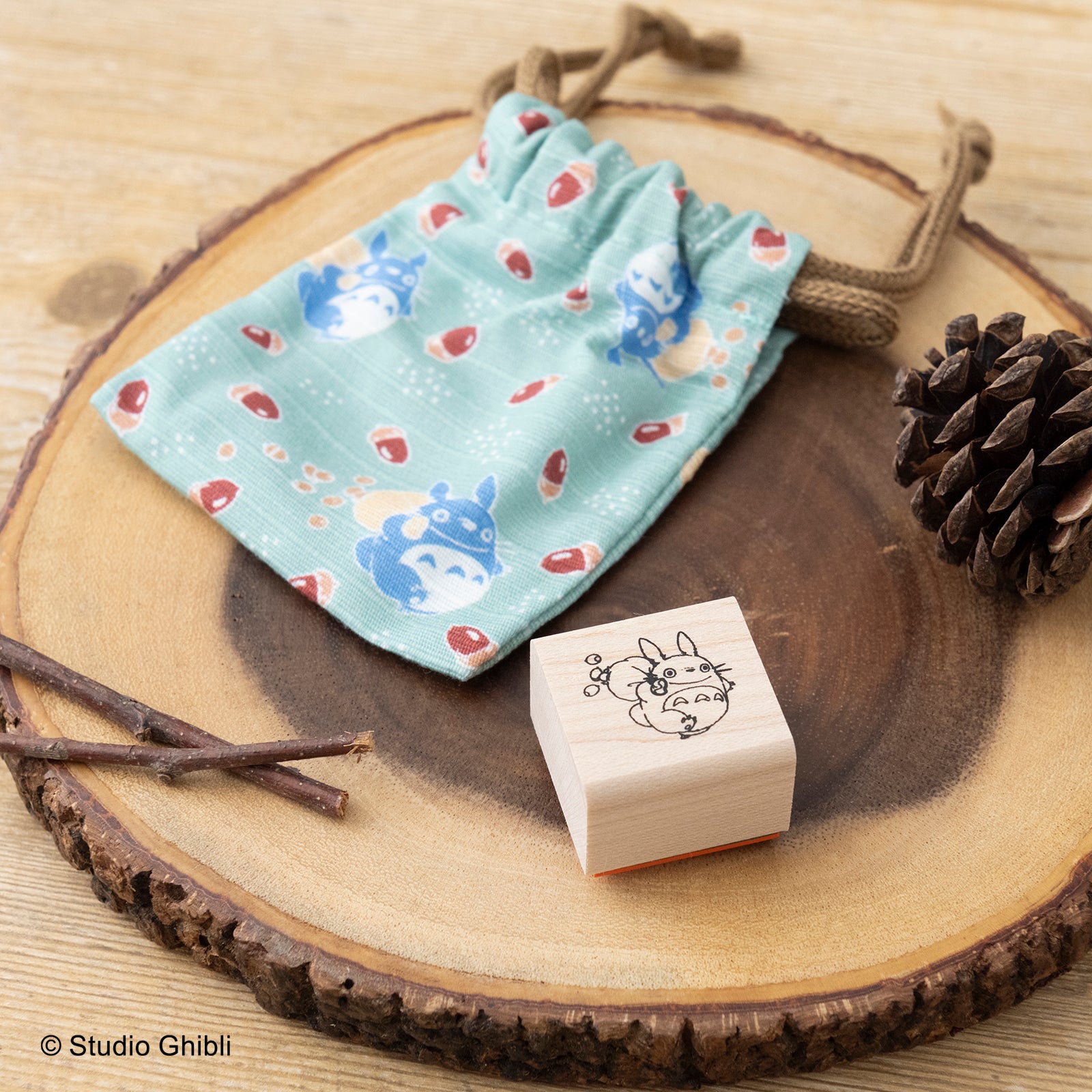 きんちゃく すたんぷ 中トトロとドングリ – BEVERLY