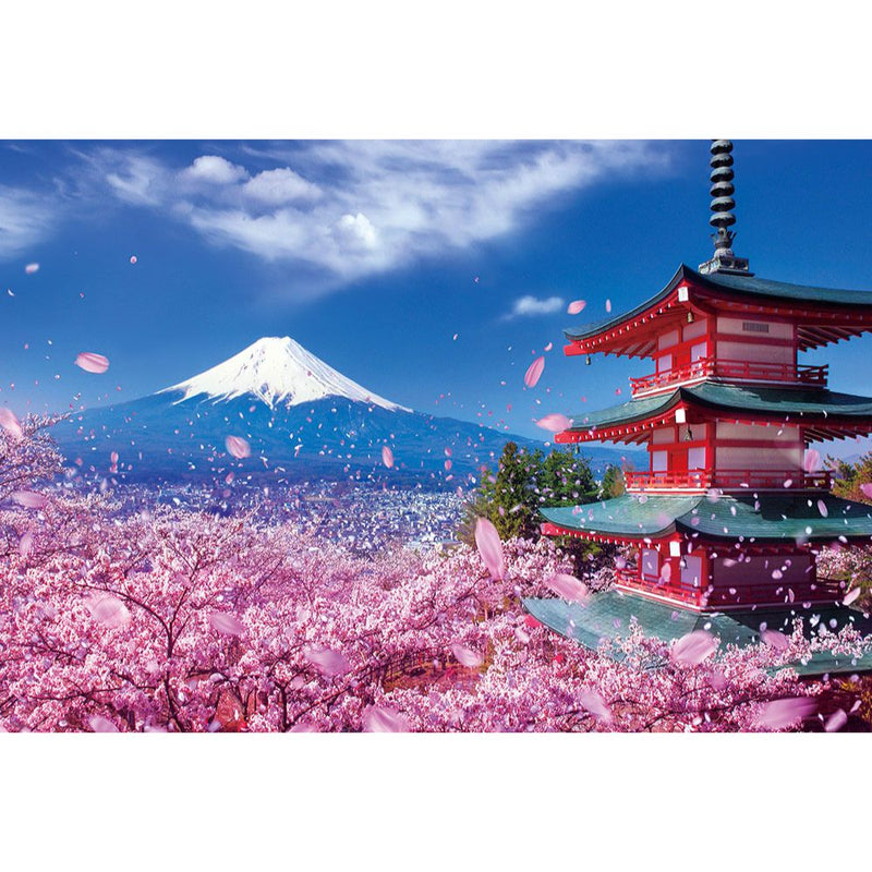 富士と桜舞う浅間神社